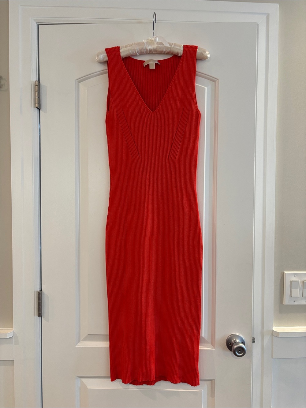 Michael Kors Red Sleeveless V‑Neck Ribbed Midi Dress